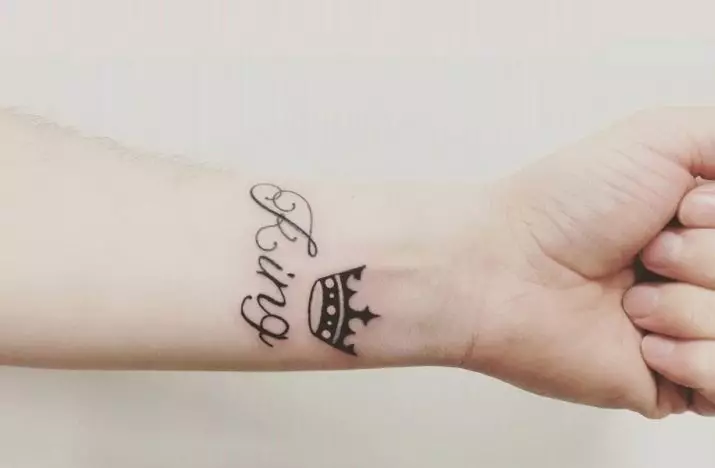 Tattoo Handle (59 foto): Cara menggambar tato ringan di tangan dan kaki dengan pegangan hitam? Tato kecil untuk anak perempuan dan pria dan besar, sketsa 296_50