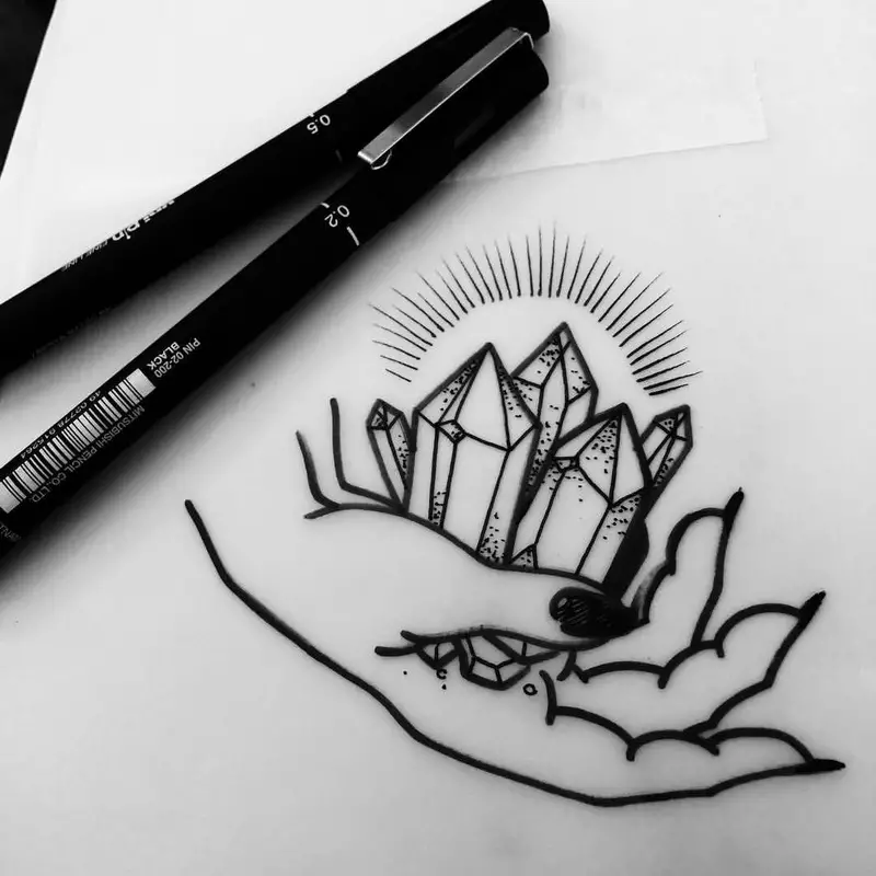 Tattoo rukoväť (59 fotografií): Ako nakresliť ľahké tetovanie na ruke a nohu s čiernou rukoväťou? Malé tetovanie pre dievčatá a mužov a veľké, náčrty 296_6