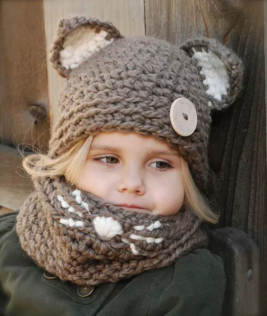 Pălării de iarnă pentru fete (83 fotografii): tricotate și pompon pentru fete de adolescenți și nou-născuți, blană, modele la modă cu urechi 2970_12