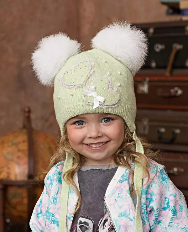 Pălării de iarnă pentru fete (83 fotografii): tricotate și pompon pentru fete de adolescenți și nou-născuți, blană, modele la modă cu urechi 2970_13