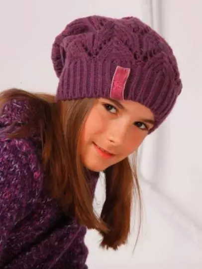 Pălării de iarnă pentru fete (83 fotografii): tricotate și pompon pentru fete de adolescenți și nou-născuți, blană, modele la modă cu urechi 2970_22