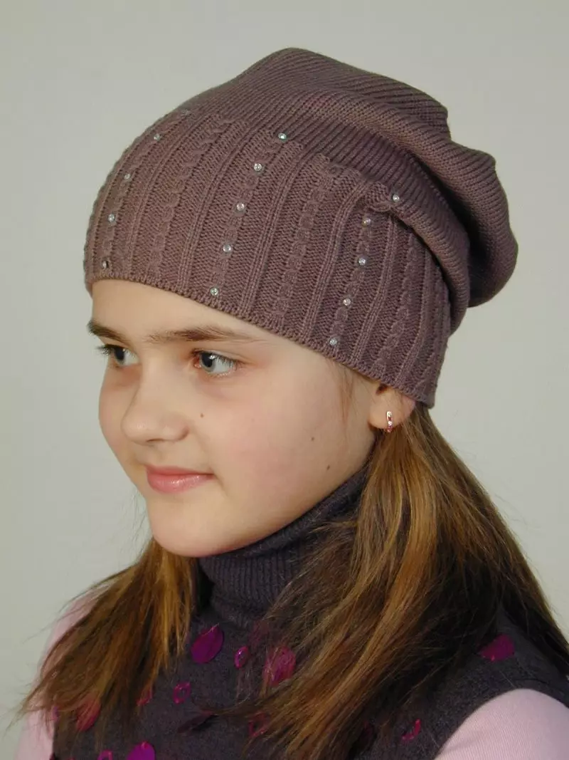 Pălării de iarnă pentru fete (83 fotografii): tricotate și pompon pentru fete de adolescenți și nou-născuți, blană, modele la modă cu urechi 2970_23