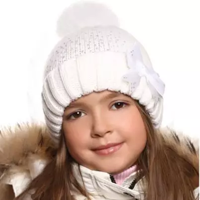 Pălării de iarnă pentru fete (83 fotografii): tricotate și pompon pentru fete de adolescenți și nou-născuți, blană, modele la modă cu urechi 2970_26