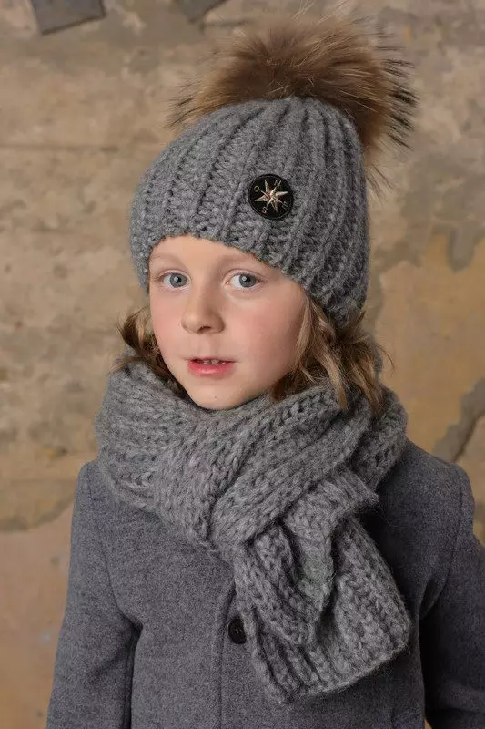 Pălării de iarnă pentru fete (83 fotografii): tricotate și pompon pentru fete de adolescenți și nou-născuți, blană, modele la modă cu urechi 2970_27
