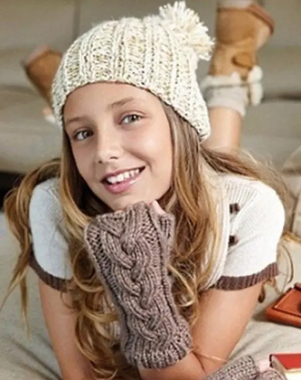 Pălării de iarnă pentru fete (83 fotografii): tricotate și pompon pentru fete de adolescenți și nou-născuți, blană, modele la modă cu urechi 2970_28