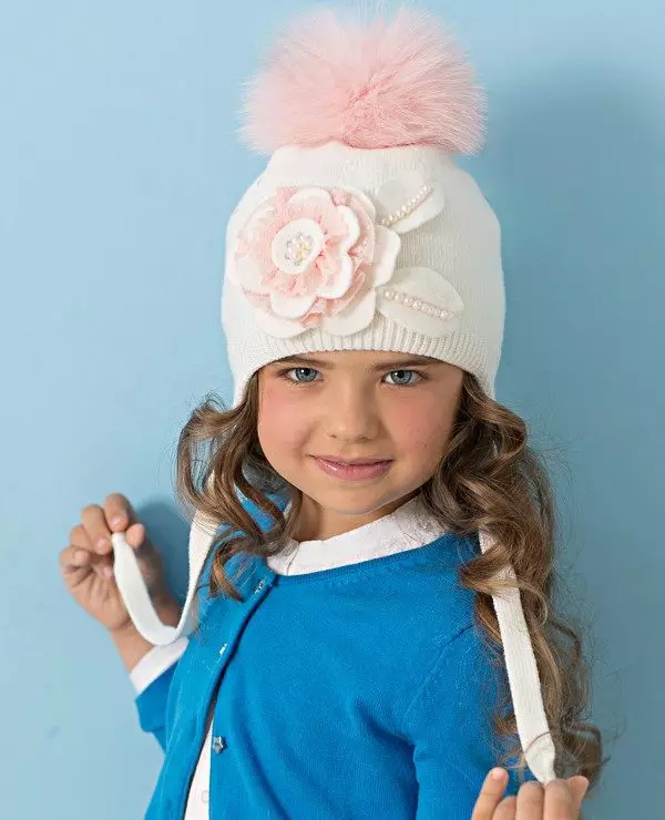 Pălării de iarnă pentru fete (83 fotografii): tricotate și pompon pentru fete de adolescenți și nou-născuți, blană, modele la modă cu urechi 2970_32