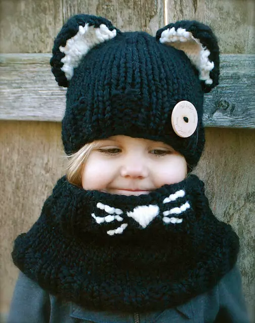 Pălării de iarnă pentru fete (83 fotografii): tricotate și pompon pentru fete de adolescenți și nou-născuți, blană, modele la modă cu urechi 2970_40