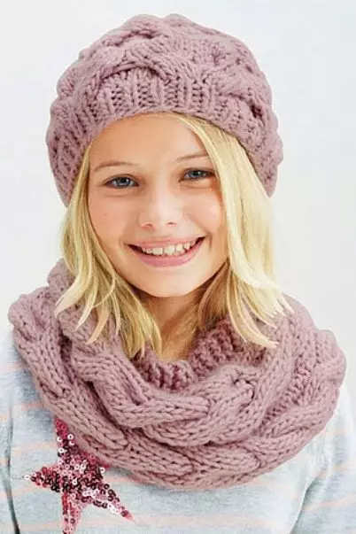 Pălării de iarnă pentru fete (83 fotografii): tricotate și pompon pentru fete de adolescenți și nou-născuți, blană, modele la modă cu urechi 2970_41