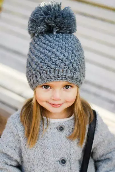 Pălării de iarnă pentru fete (83 fotografii): tricotate și pompon pentru fete de adolescenți și nou-născuți, blană, modele la modă cu urechi 2970_42