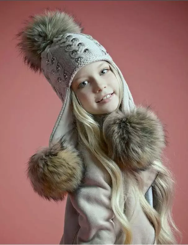Pălării de iarnă pentru fete (83 fotografii): tricotate și pompon pentru fete de adolescenți și nou-născuți, blană, modele la modă cu urechi 2970_46