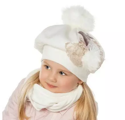 Pălării de iarnă pentru fete (83 fotografii): tricotate și pompon pentru fete de adolescenți și nou-născuți, blană, modele la modă cu urechi 2970_49