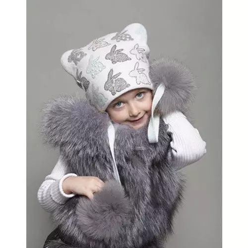 Pălării de iarnă pentru fete (83 fotografii): tricotate și pompon pentru fete de adolescenți și nou-născuți, blană, modele la modă cu urechi 2970_51