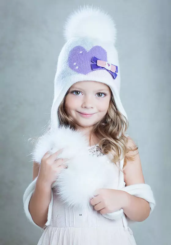 Pălării de iarnă pentru fete (83 fotografii): tricotate și pompon pentru fete de adolescenți și nou-născuți, blană, modele la modă cu urechi 2970_54