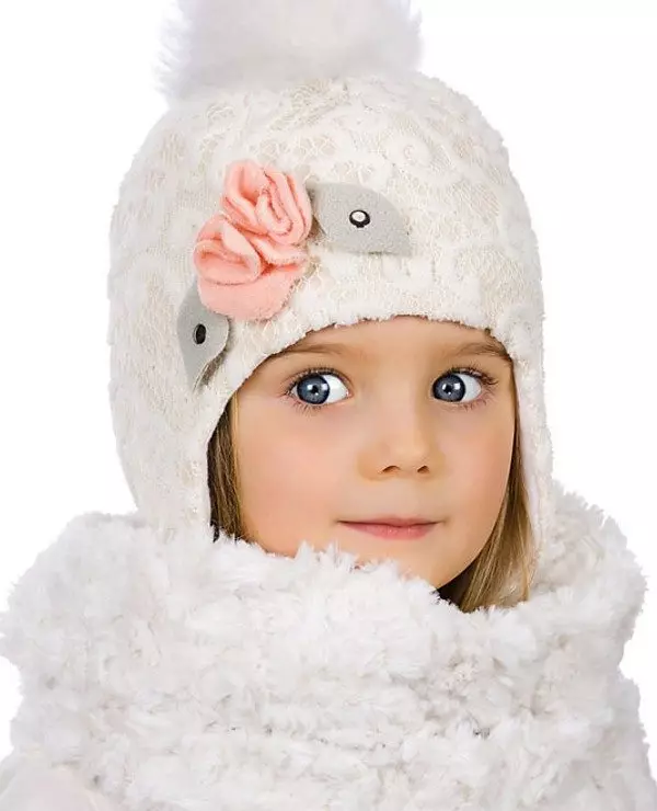 Pălării de iarnă pentru fete (83 fotografii): tricotate și pompon pentru fete de adolescenți și nou-născuți, blană, modele la modă cu urechi 2970_57