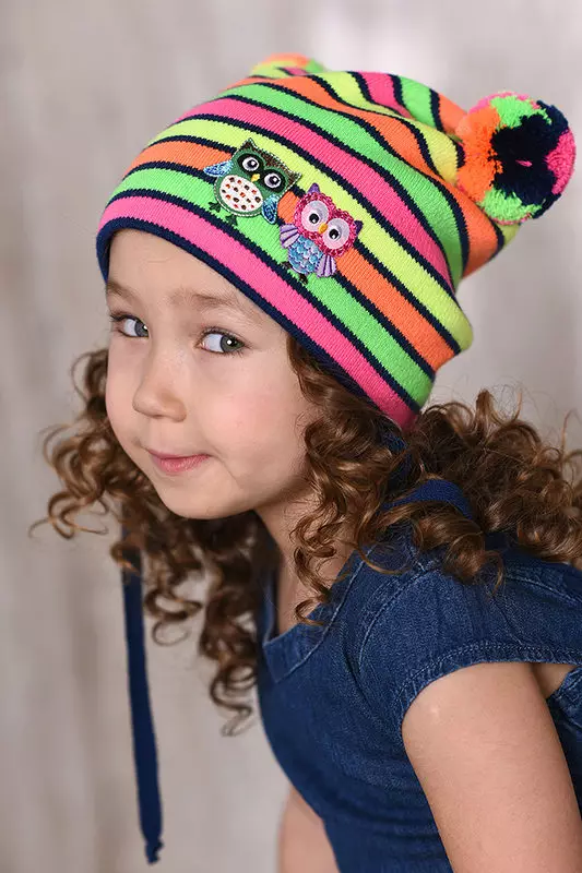 Pălării de iarnă pentru fete (83 fotografii): tricotate și pompon pentru fete de adolescenți și nou-născuți, blană, modele la modă cu urechi 2970_58