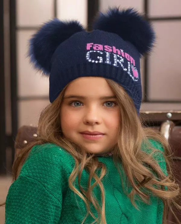 Pălării de iarnă pentru fete (83 fotografii): tricotate și pompon pentru fete de adolescenți și nou-născuți, blană, modele la modă cu urechi 2970_61