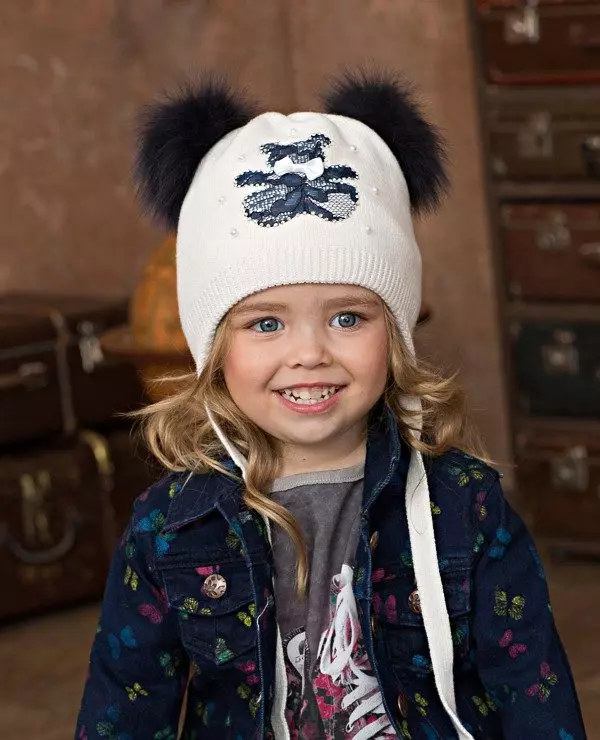 Pălării de iarnă pentru fete (83 fotografii): tricotate și pompon pentru fete de adolescenți și nou-născuți, blană, modele la modă cu urechi 2970_62