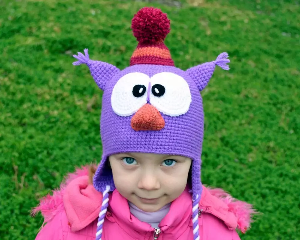 Pălării de iarnă pentru fete (83 fotografii): tricotate și pompon pentru fete de adolescenți și nou-născuți, blană, modele la modă cu urechi 2970_65