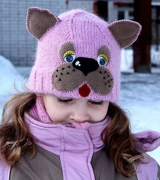 Pălării de iarnă pentru fete (83 fotografii): tricotate și pompon pentru fete de adolescenți și nou-născuți, blană, modele la modă cu urechi 2970_66