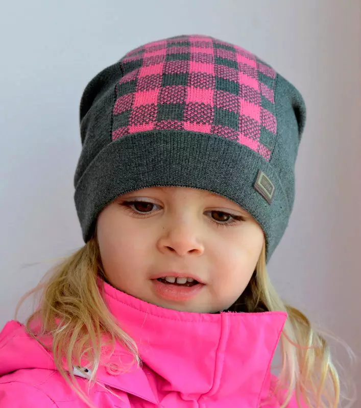Pălării de iarnă pentru fete (83 fotografii): tricotate și pompon pentru fete de adolescenți și nou-născuți, blană, modele la modă cu urechi 2970_72