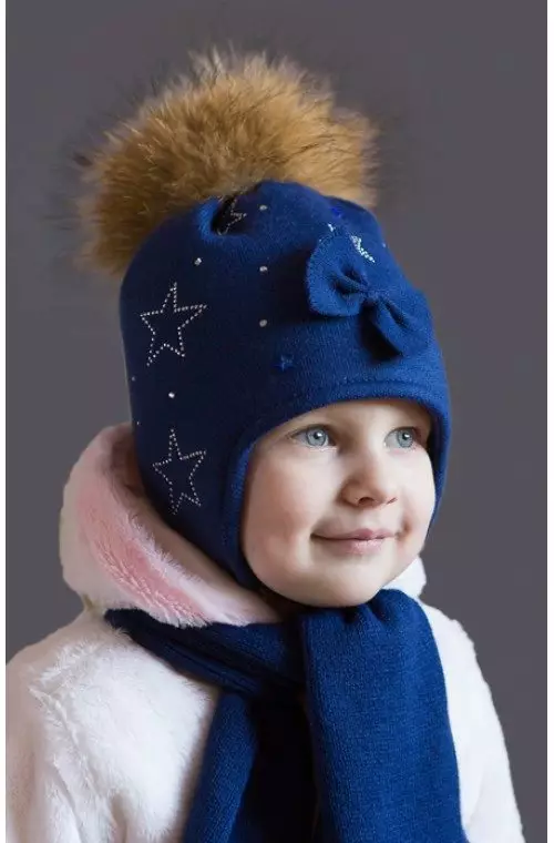 Pălării de iarnă pentru fete (83 fotografii): tricotate și pompon pentru fete de adolescenți și nou-născuți, blană, modele la modă cu urechi 2970_79
