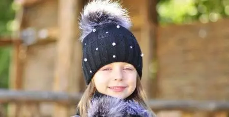 Pălării de iarnă pentru fete (83 fotografii): tricotate și pompon pentru fete de adolescenți și nou-născuți, blană, modele la modă cu urechi 2970_8