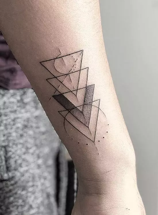 Tatuagem na mão (70 fotos): pequenas tatuagens e grandes, seus esboços. Belos desenhos, idéias legais tatuagem em toda a mão e em torno dele, no lado interno e externo 297_18