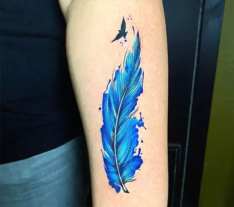 Tatuagem na mão (70 fotos): pequenas tatuagens e grandes, seus esboços. Belos desenhos, idéias legais tatuagem em toda a mão e em torno dele, no lado interno e externo 297_49