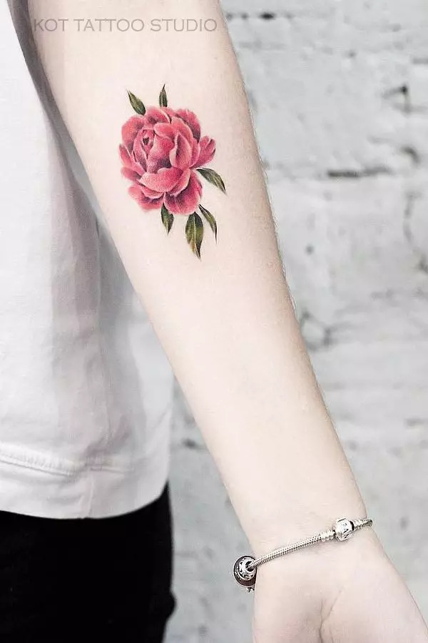 Tattoo On Hand (70 ფოტო): პატარა ტატუ და დიდი, მათი ესკიზები. ლამაზი ნახატების, მაგარი იდეების tattoo მთელი მისი ხელი და მის გარშემო, შიდა და გარე მხარეს 297_9