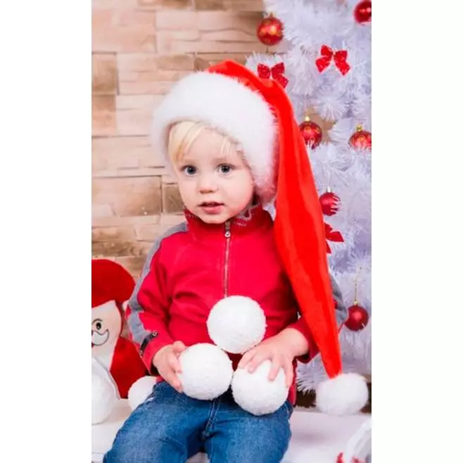 Sombrero de Año Nuevo (55 fotos): Santa Claus con barba y Santa Claus, sombrero de asaltador en Kindergarten, Modelos de punto de vikingo, escotillas-ushanki 2981_18