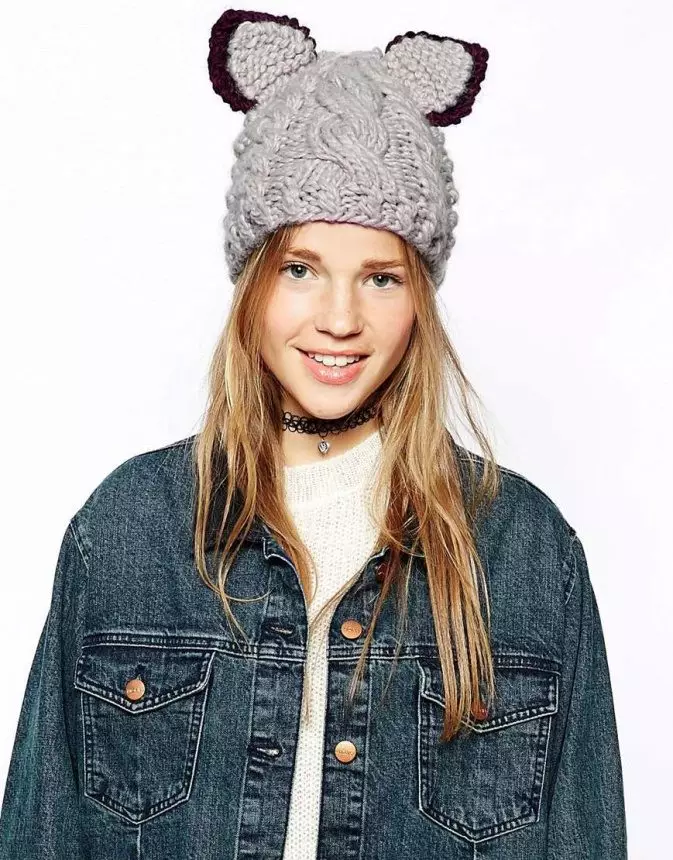 Jaunatnes vāciņi (123 fotogrāfijas): trikotāžas un modernas ziemas cepures, ūdeles, ar ausīm un citiem modeļiem 2021-2022 meitenēm 2997_17