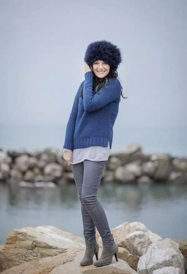 Jaunatnes vāciņi (123 fotogrāfijas): trikotāžas un modernas ziemas cepures, ūdeles, ar ausīm un citiem modeļiem 2021-2022 meitenēm 2997_49