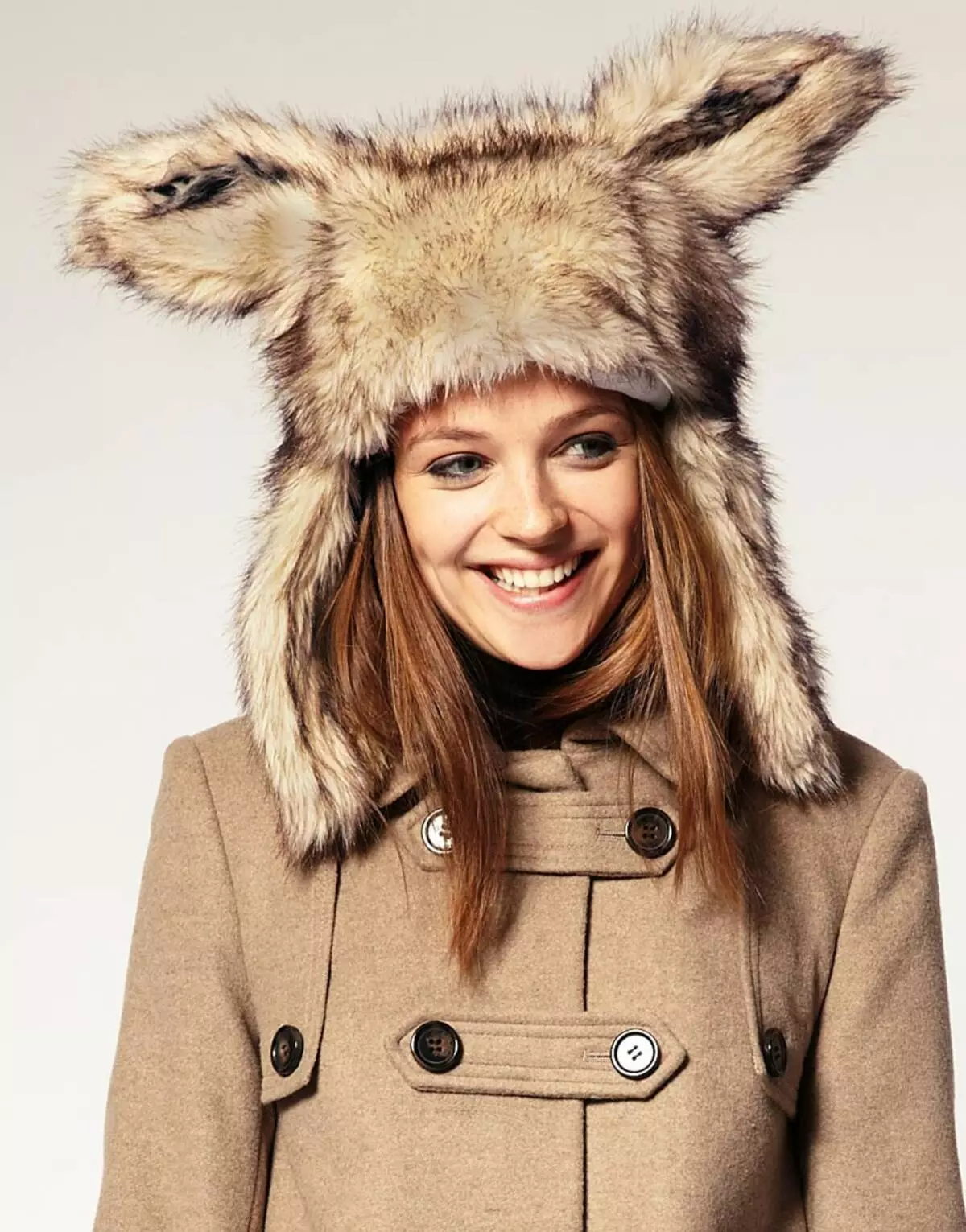 Jaunatnes vāciņi (123 fotogrāfijas): trikotāžas un modernas ziemas cepures, ūdeles, ar ausīm un citiem modeļiem 2021-2022 meitenēm 2997_93