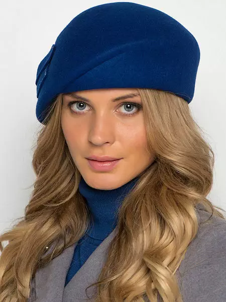 หมวกผู้หญิง (318 รูป): อินเทรนด์ 2021-2022 กับ Pompon สำหรับผู้หญิงหลังจาก 40-50 ปี, ตราสินค้า, วิธีการเลือกใบหน้ากลม 2999_171