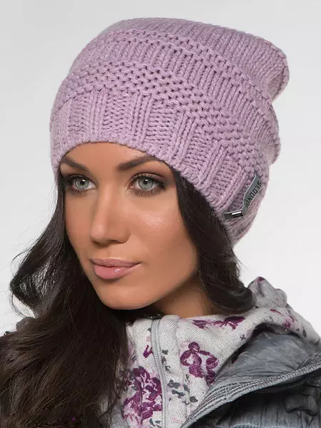 casquettes de femmes (318 photos): à la mode 2021-2022 avec Pompon, pour les femmes après 40-50 ans, marque, comment choisir un visage rond 2999_237