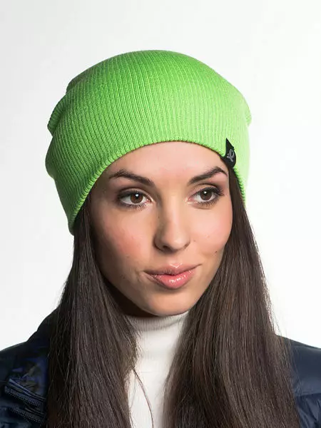 casquettes de femmes (318 photos): à la mode 2021-2022 avec Pompon, pour les femmes après 40-50 ans, marque, comment choisir un visage rond 2999_49