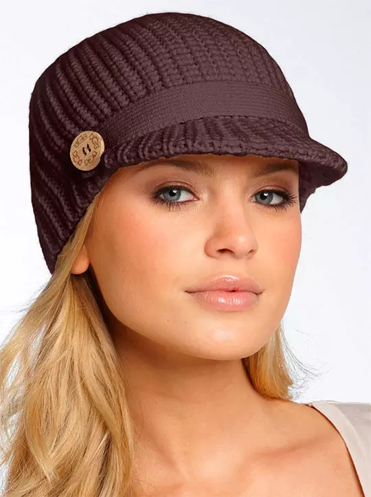 Women's caps (318 photos): Trendy 2021-2022 with Pompon, for women after 40-50 years, branded, how to choose for a round face 2999_68
