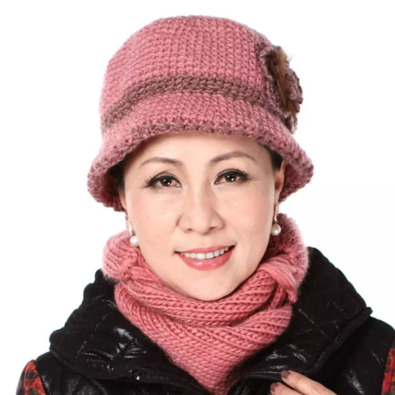 女式帽（318張照片）：2021-2022時尚與龐邦，為女性40-50歲，品牌，如何選擇圓臉 2999_92