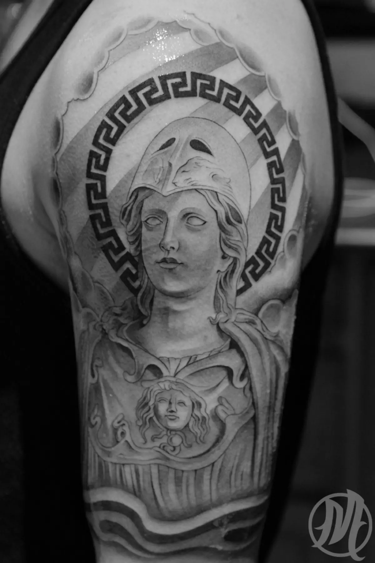 tattoo Rómhánach: Tattoo le Legionnaire de ársa Róimhe, sceitsí agus brí, a Dhia Mars, comhartha ar an Léigiún agus clogad, tattoo eile 299_22