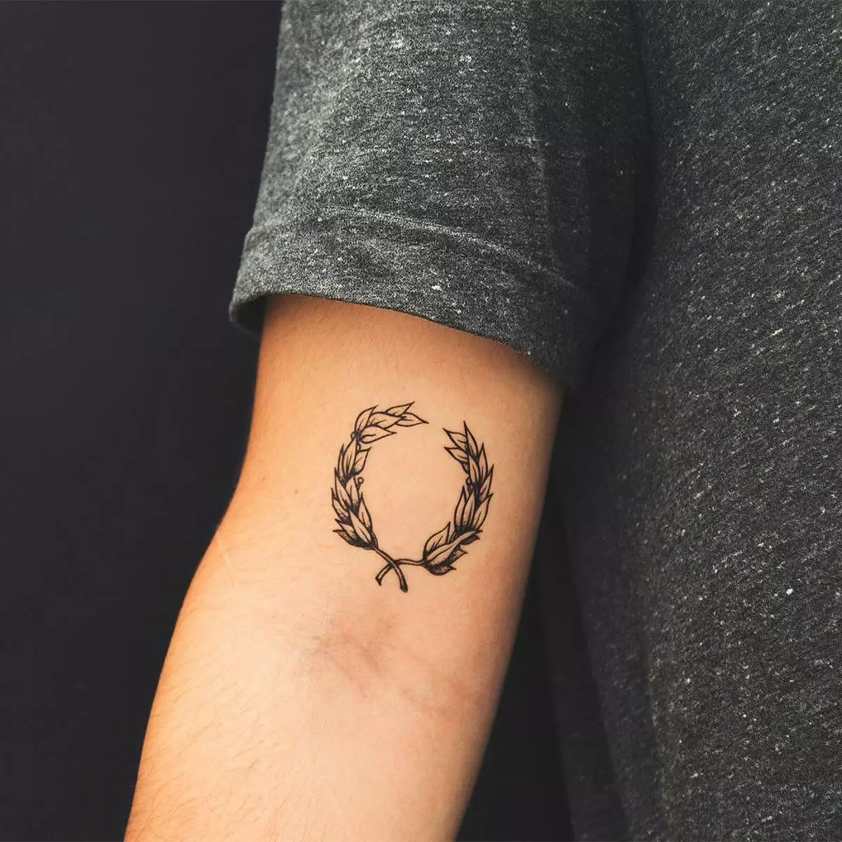 Romeinse tatoeage: tatoeage met een legionaire van het oude Rome, schetsen en betekenis, god Mars, teken van de legio en helm, andere tatoeage 299_27