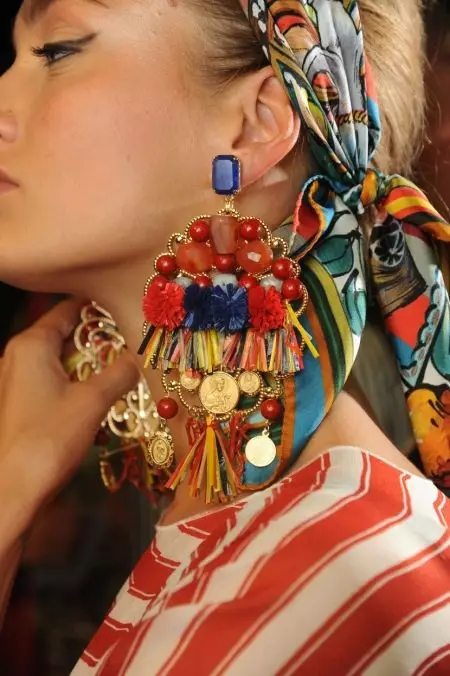 Bocho kaunistused (62 fotot): hõbe kõrvarõngad, käsitsi valmistatud kaunistused kaela, polümeeri savi ja kangaga 3009_61