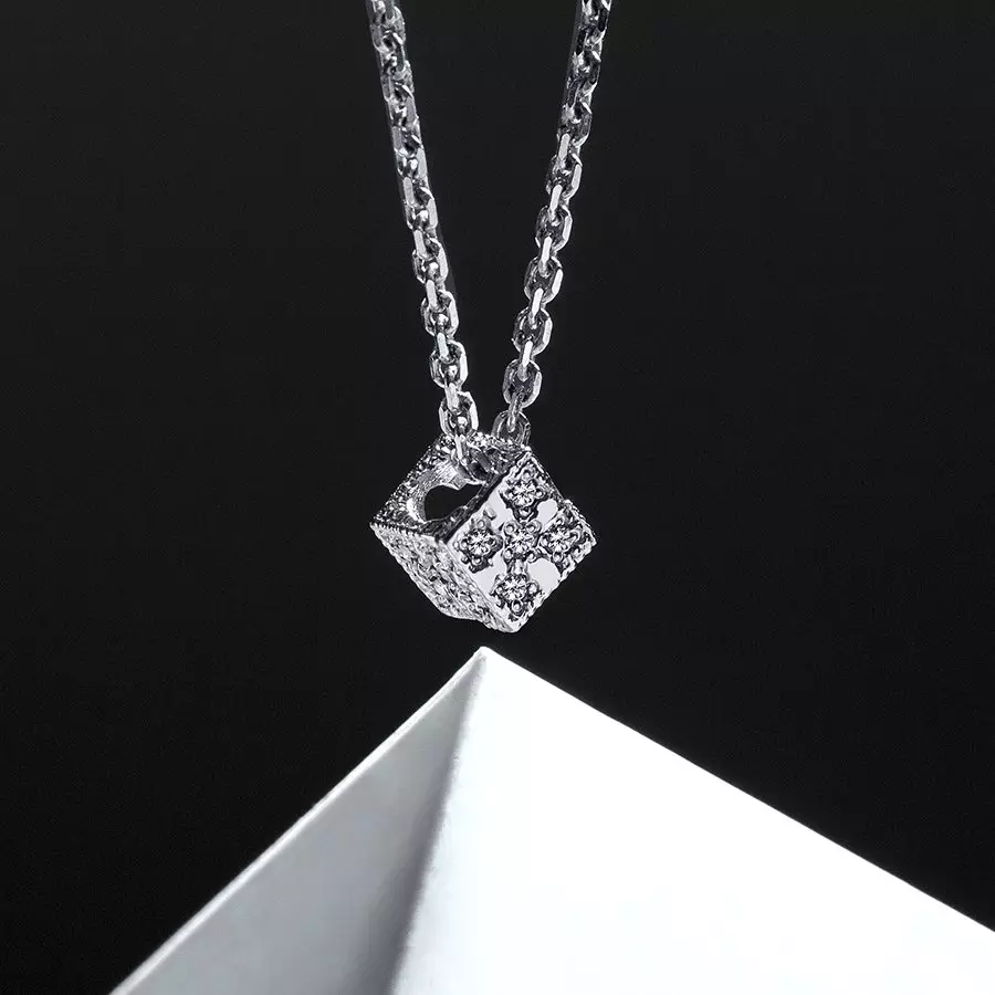 Organes Platinum (69 Poto): Jinis perhiasan produk pelat sareng pabrik. Kumaha ngabédakeun logam ti batur? 3011_23