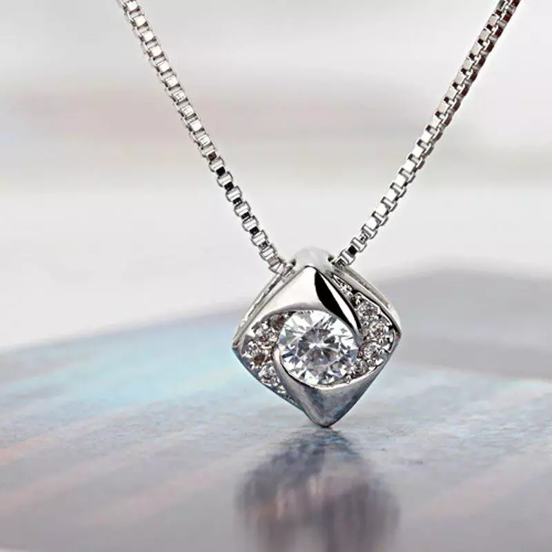 Ornamenti in platino (69 foto): tipi di gioielli Platinum Products e i loro produttori. Come distinguere il metallo dagli altri? 3011_24