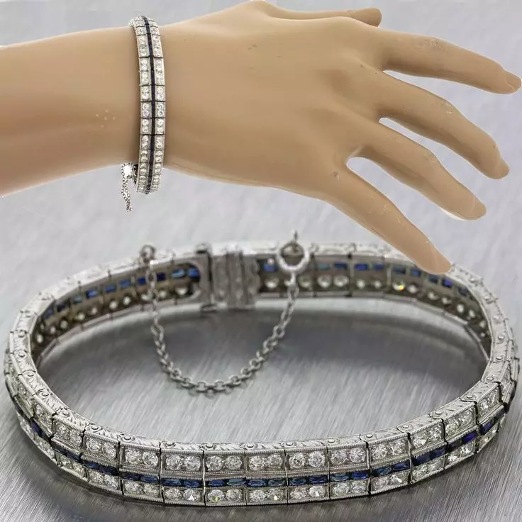 Perhiasan Platinum (69 foto): jenis produk perhiasan Platinum dan pengeluar mereka. Bagaimana untuk membezakan logam dari orang lain? 3011_60