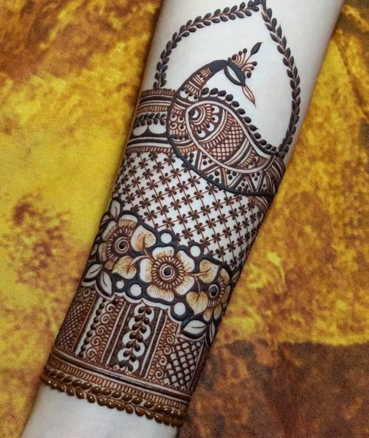 Mehendi pro začátečníky (49 fotek): Jak nakreslit Henny Simple výkresy? Lehké tetování a jejich náčrtky. Vzory na těle a jiné krásné dočasné tetování 301_23