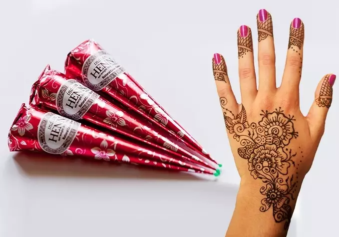 Mehendi Bakeng sa ba qalang (Litšoantšo tse 49): Tsela ea Henny e bonolo? Tattoo e bobebe le sketche ea tsona. Lipaterone 'meleng le li-tattoo tse ling tse ntle tsa nakoana 301_3