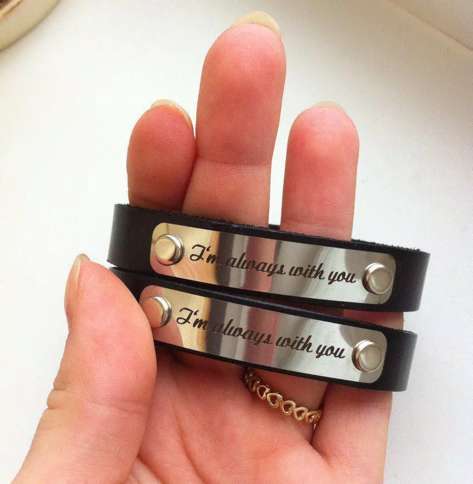 Engraving bracelets (69 photos): models with inscriptions on a plate painted paint, women's phrases for engraving 3021_14
