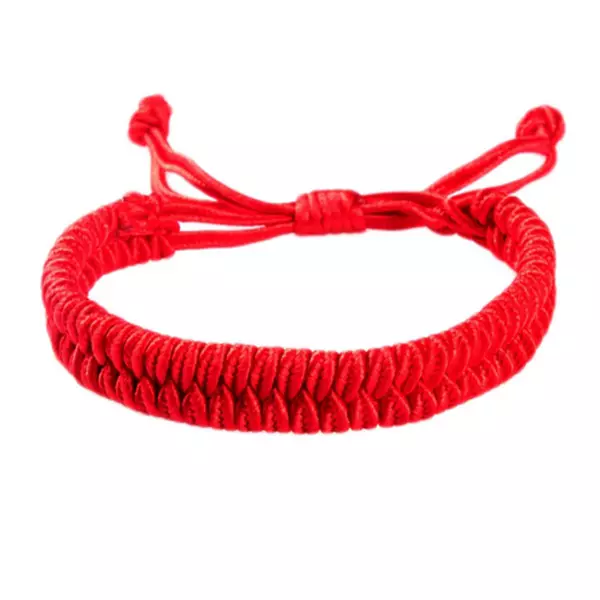 Gelang Merah Thread (91 Foto): Model Keinginan dengan Loket Pada pergelangan tangan, makna, gelang dari mata jahat, ulasan 3022_5