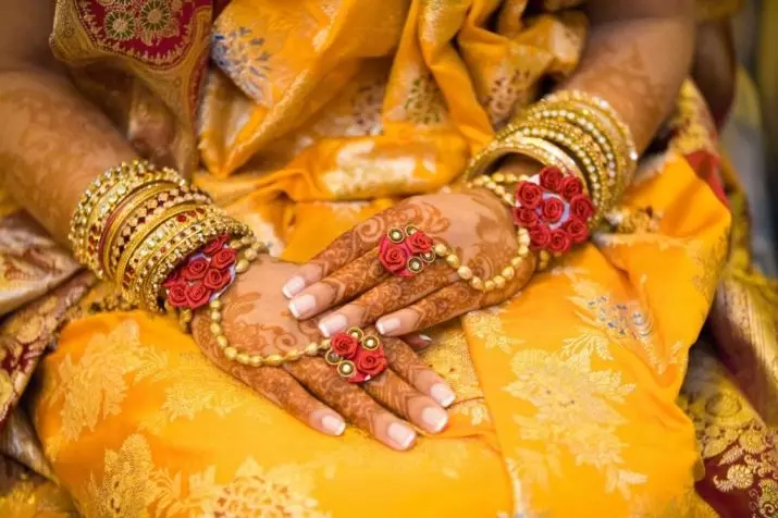 دستبند هند (55 عکس): مدل های دست با سنگ های طبیعی، مجموعه ای در سبک شرقی، آنچه آنها برای یک دختر معنی می دهند 3023_14