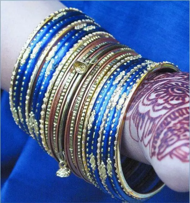 Энэтхэгийн бугуйвч (55 зураг): Дорно дахин чулуунуудтай загвар өмсөгч, Охинтойгоо ямар утгатай болохыг харуулсан загварууд 3023_37